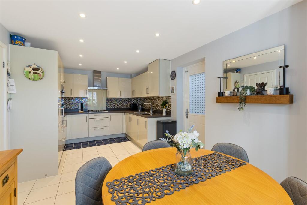 Kitchen / Dining