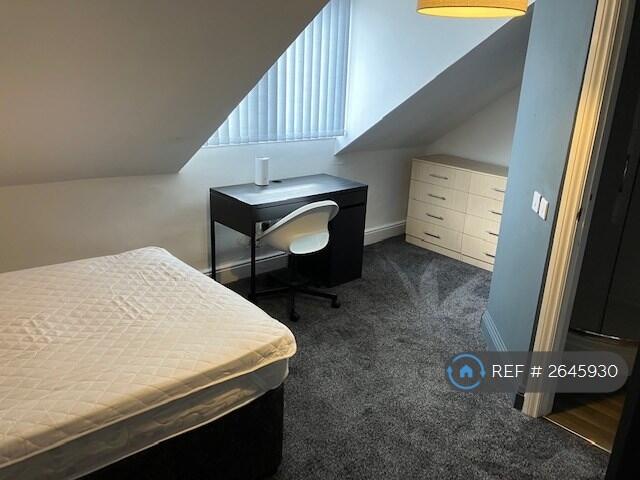 Top Floor En-Suite Bedroom