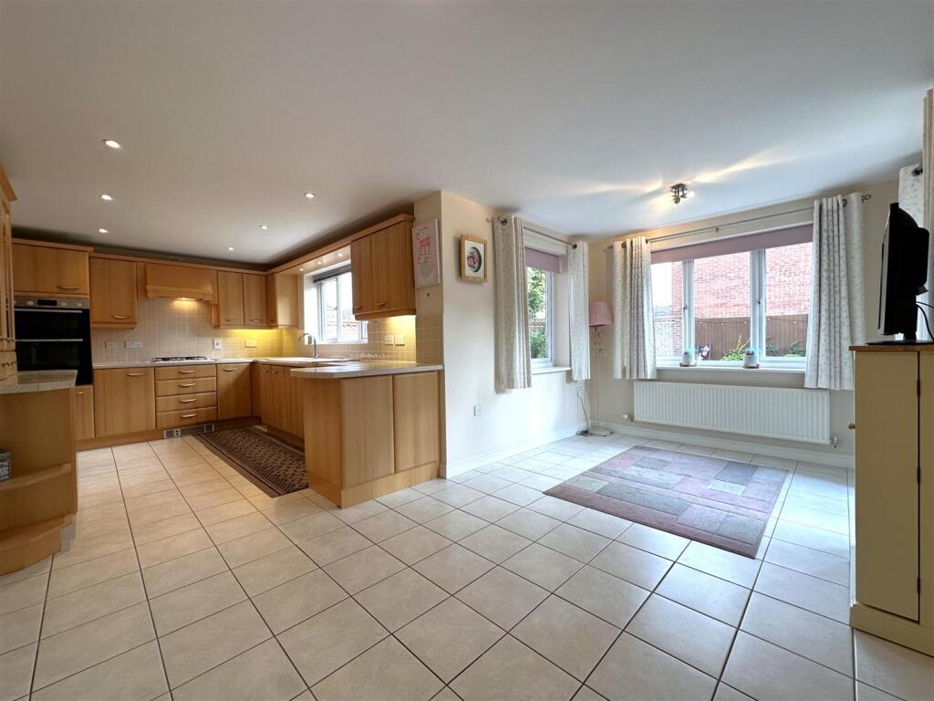 Open-Plan Living/Dining Kitchen 319