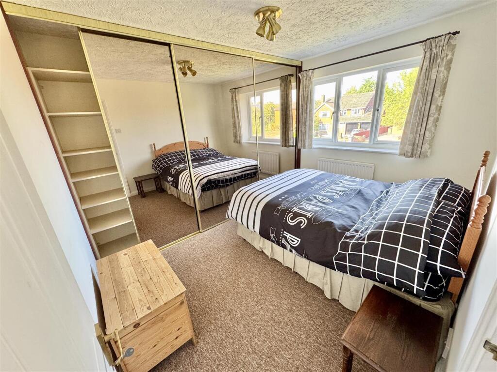 BEDROOM 2