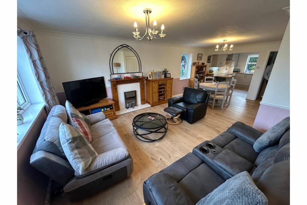 Lounge/Dining Room