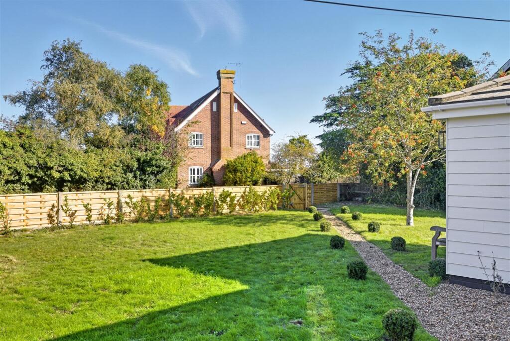 19 Halesworth Road 3.jpg