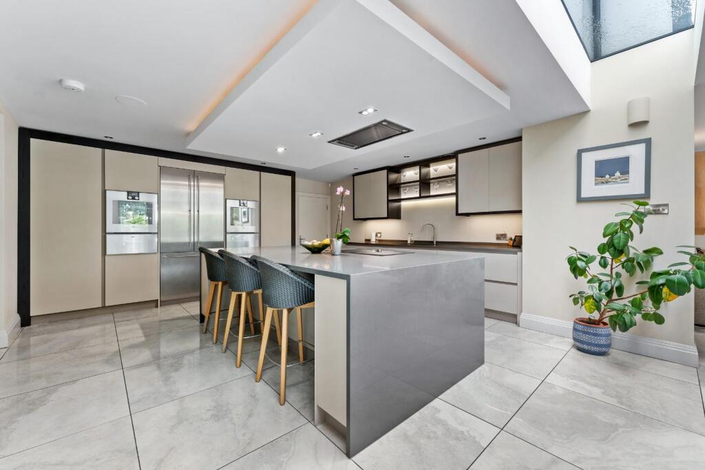 218 WOODFORD ROAD-75.jpg