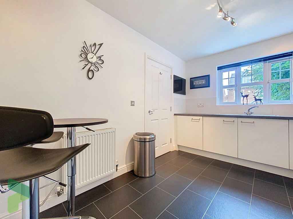 Fitted Dining Kit...
