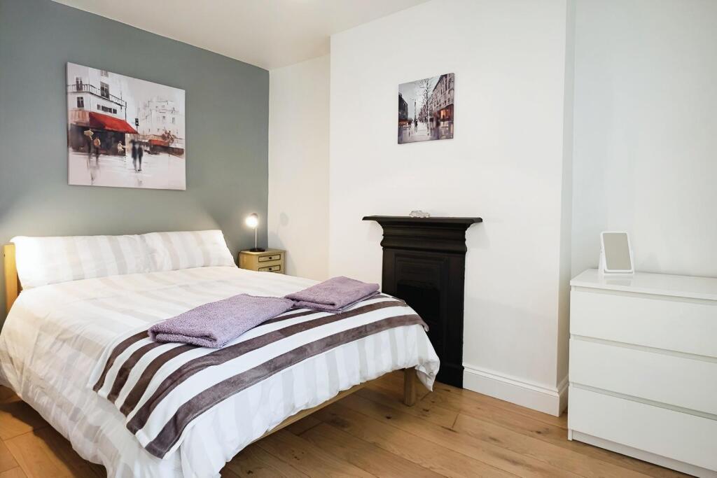 3741f95f-Bedroom 202.JPG
