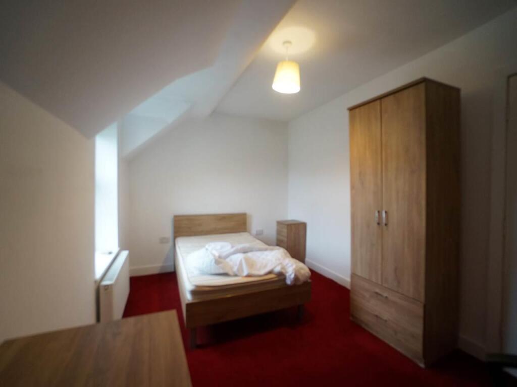 bedroom 4.JPG