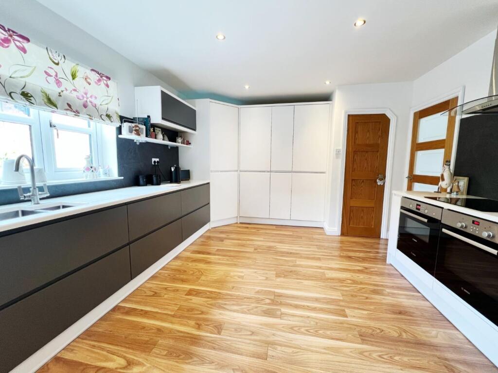 Kitchen / Dining room.