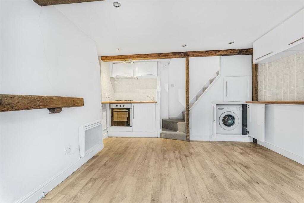 Living room 5.jpg