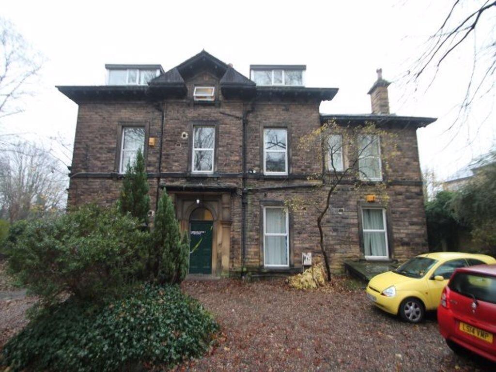 Charming front view of a traditional terraced h...