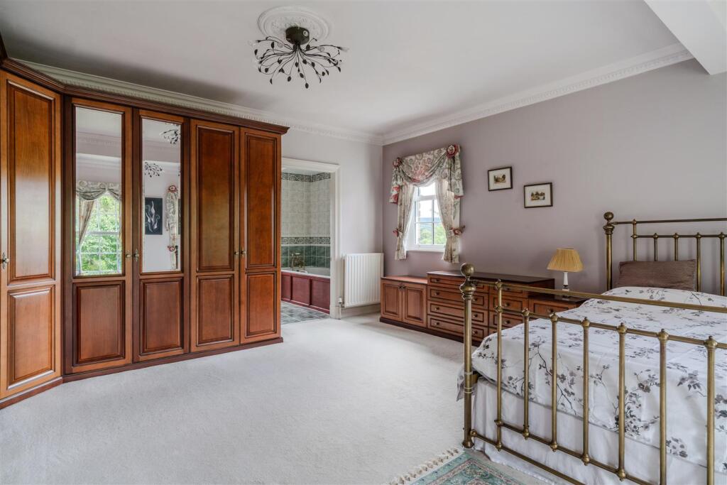 Bedroom5-4.jpg