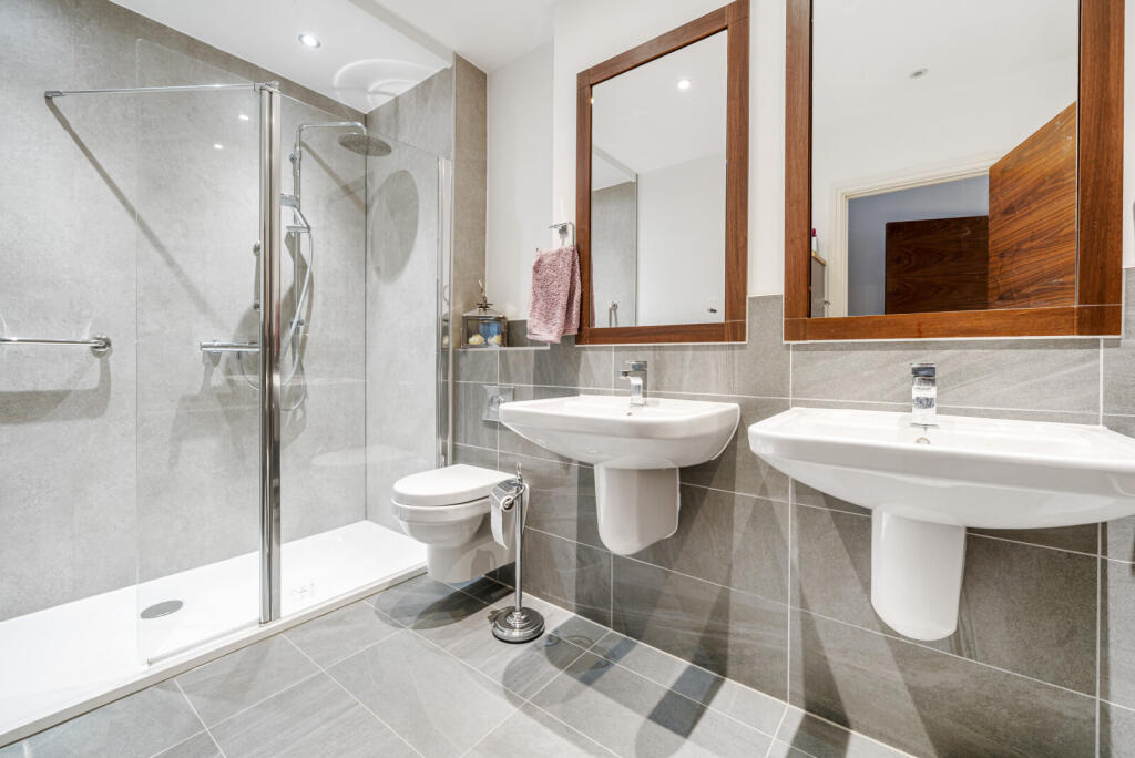 1320752-19-686d15...