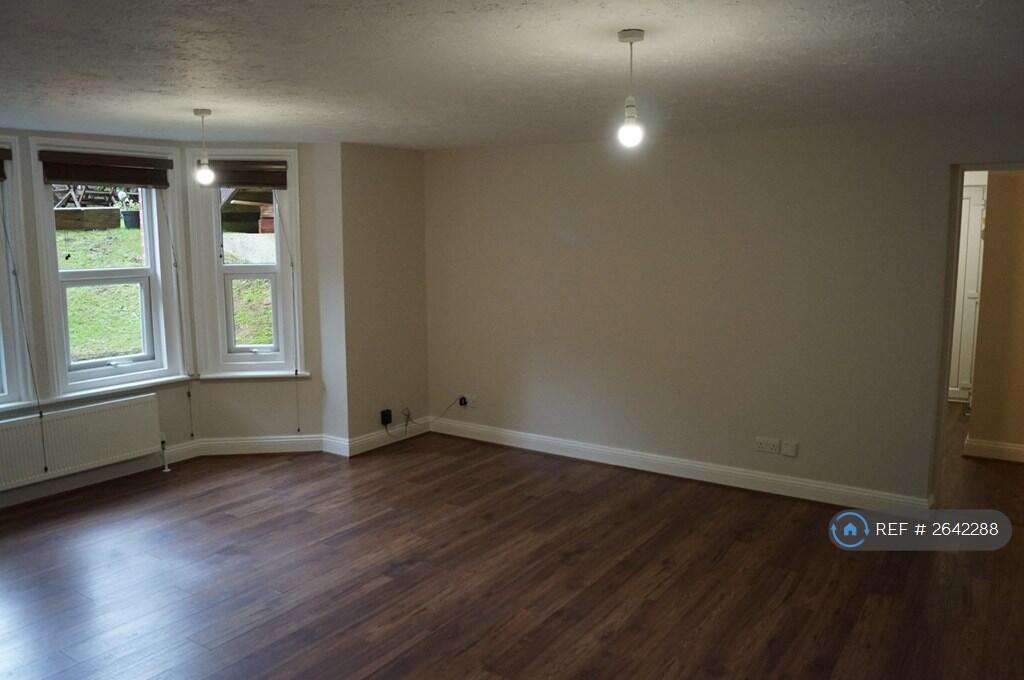 Sitting Room Photo 3