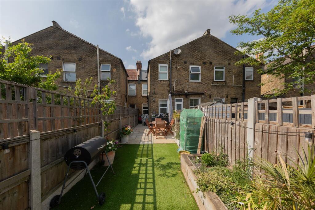 High Road Leyton, E10