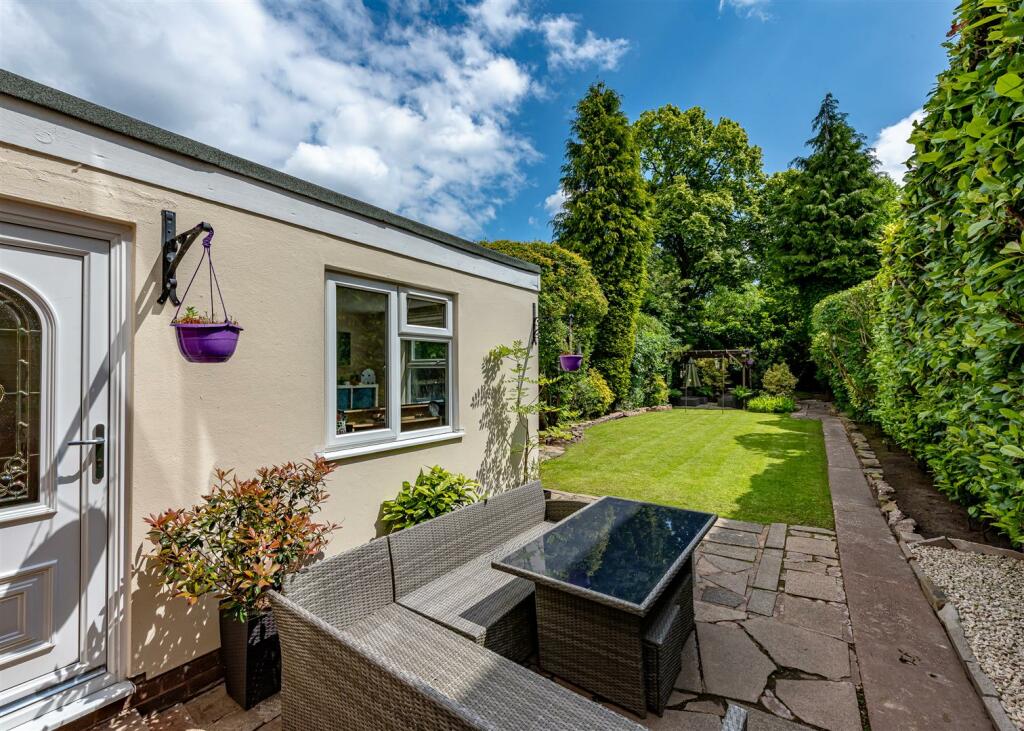 9a Mount Road-Garden1.jpg