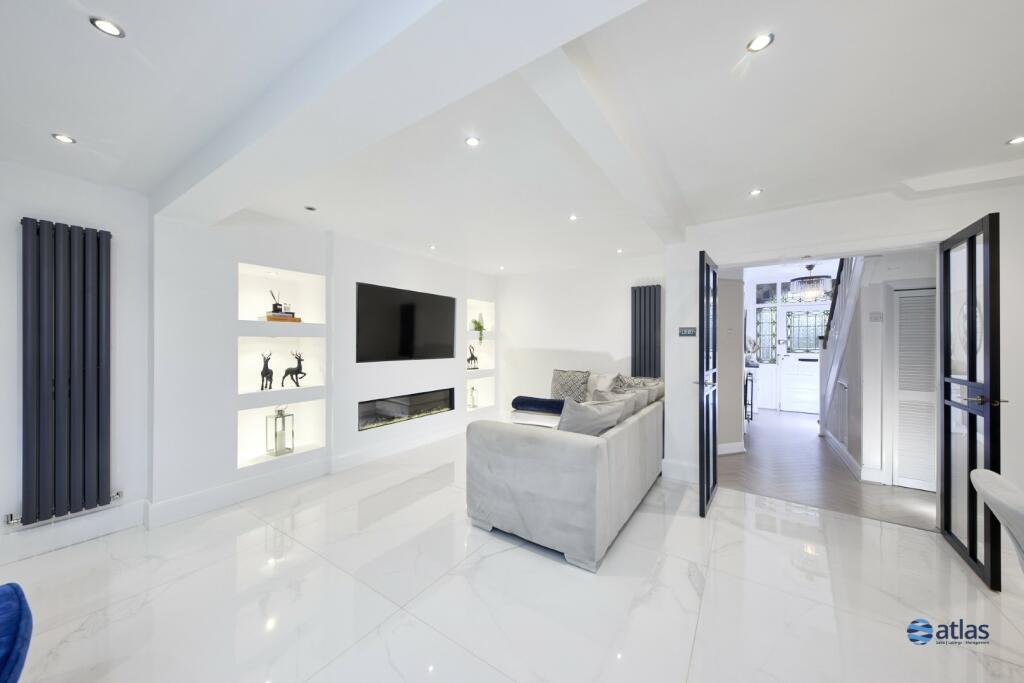 Kitchen / Living Area