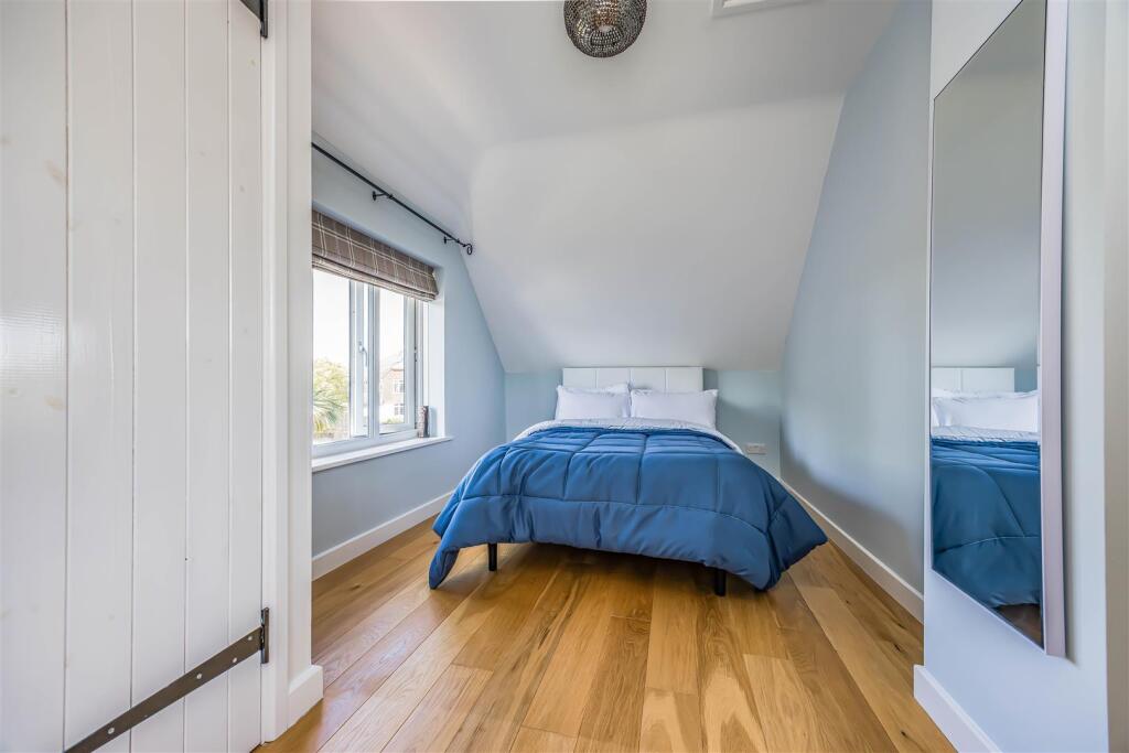 15 Sinah Lane, Hayling Island-Small-PorticoMarketi