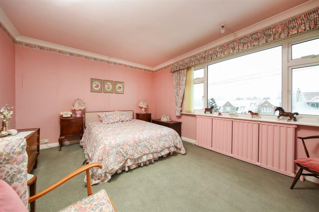 10 Bed1.jpg