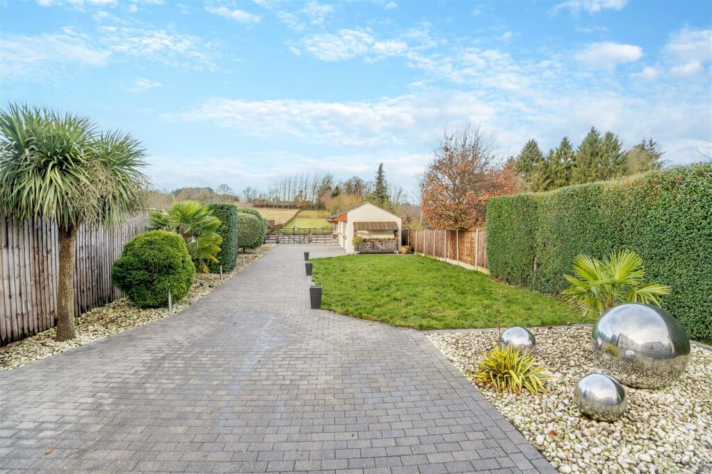 8579910-exterior43.jpg
