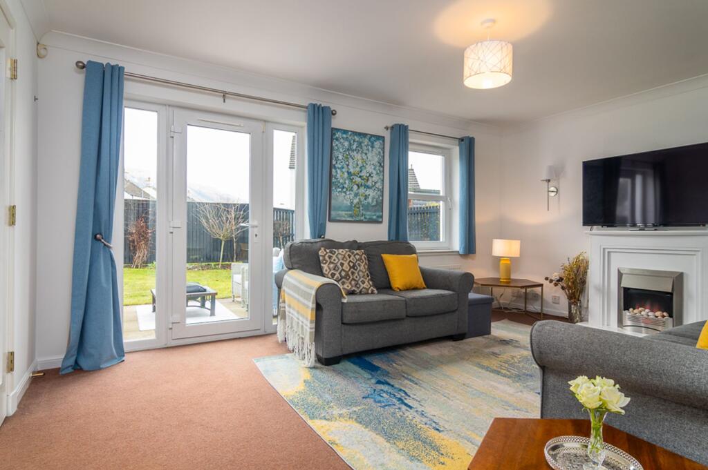 Lounge and garden access