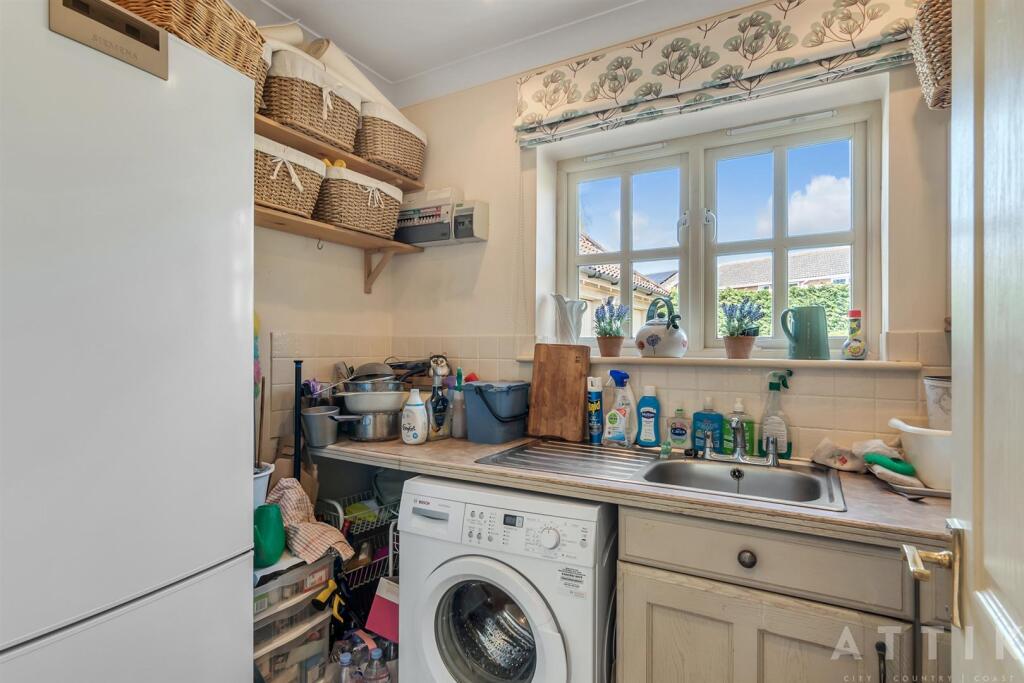 2 Hanbury Close, Halesworth IP19 8DG (31).jpg