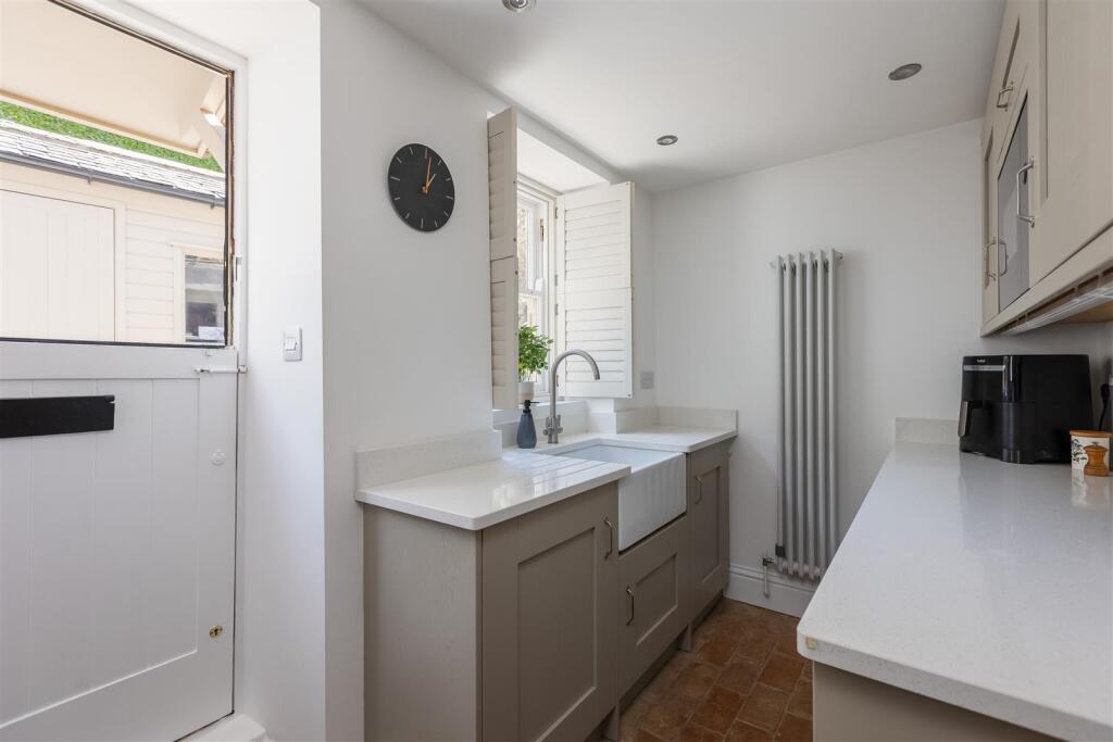 Honeystone  Cottage Kitchen-1.jpg