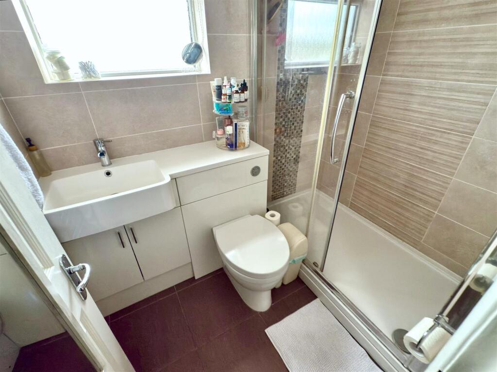SHOWER ROOM 1ST FLOOR.jpg