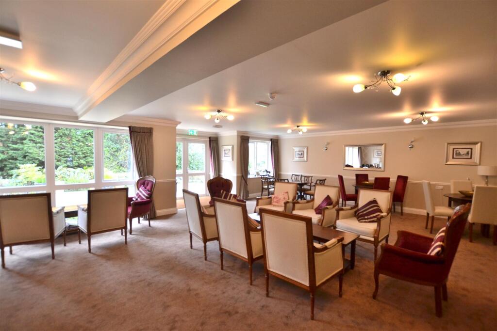 Communal Living Room 2.JPG