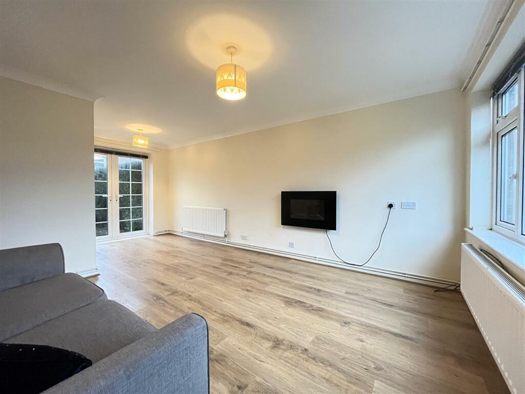 SPACIOUS LOUNGE