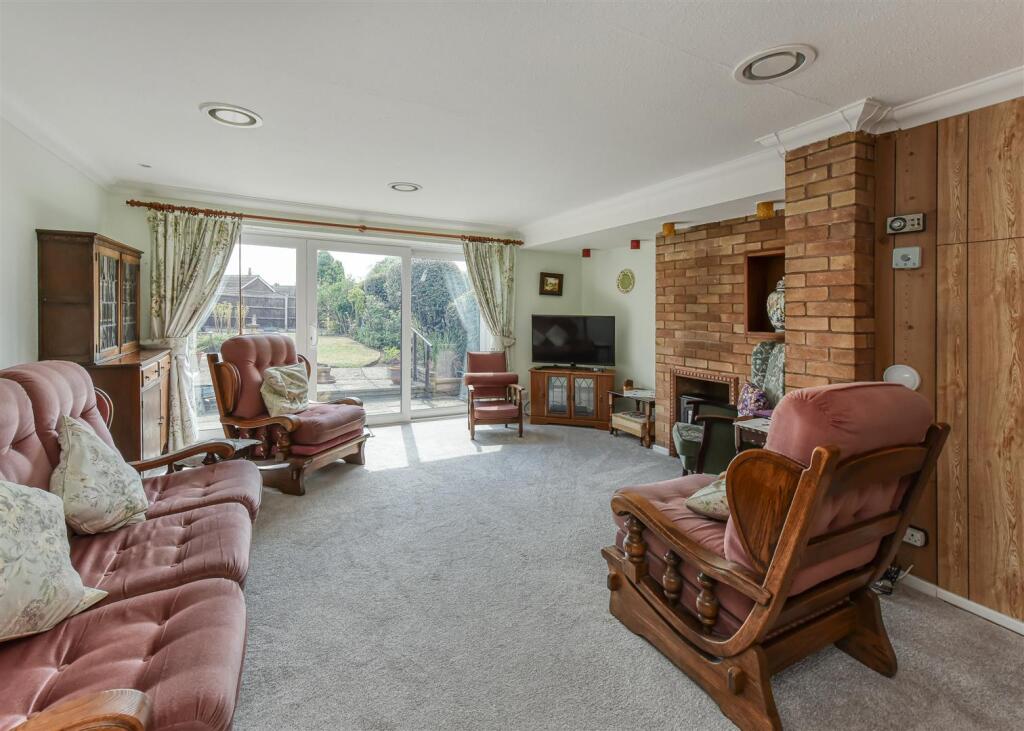 19 Woodland Close-reception room.jpg