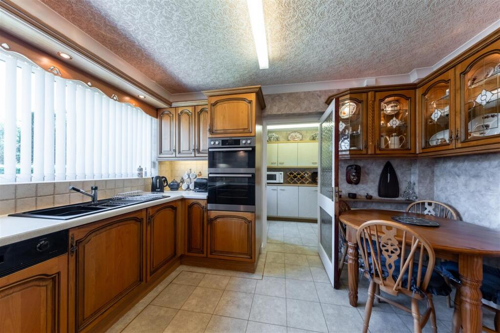 22 Rookery Drive-001.jpg