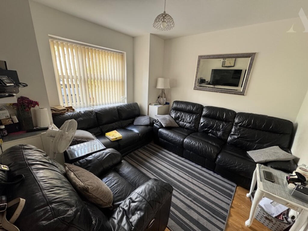 32 Ward Close Reception 1