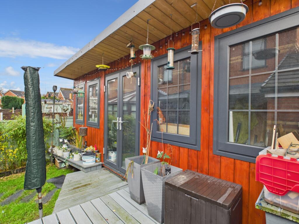 CAM03729G0-PR0195-STILL033