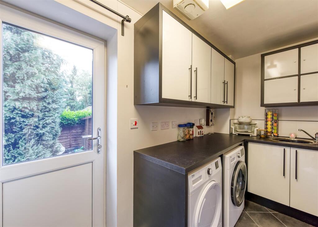 8 Barrington Close-17.jpg