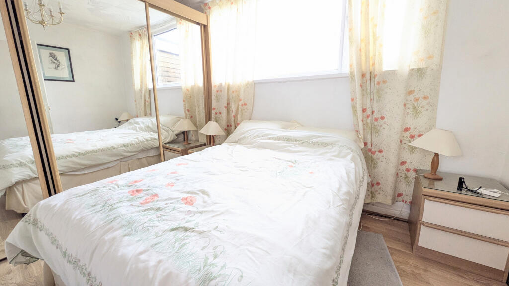 PXL_20251205_112341655.MP~2