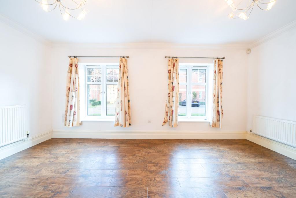 Lounge/Diner with easy access kitchen.