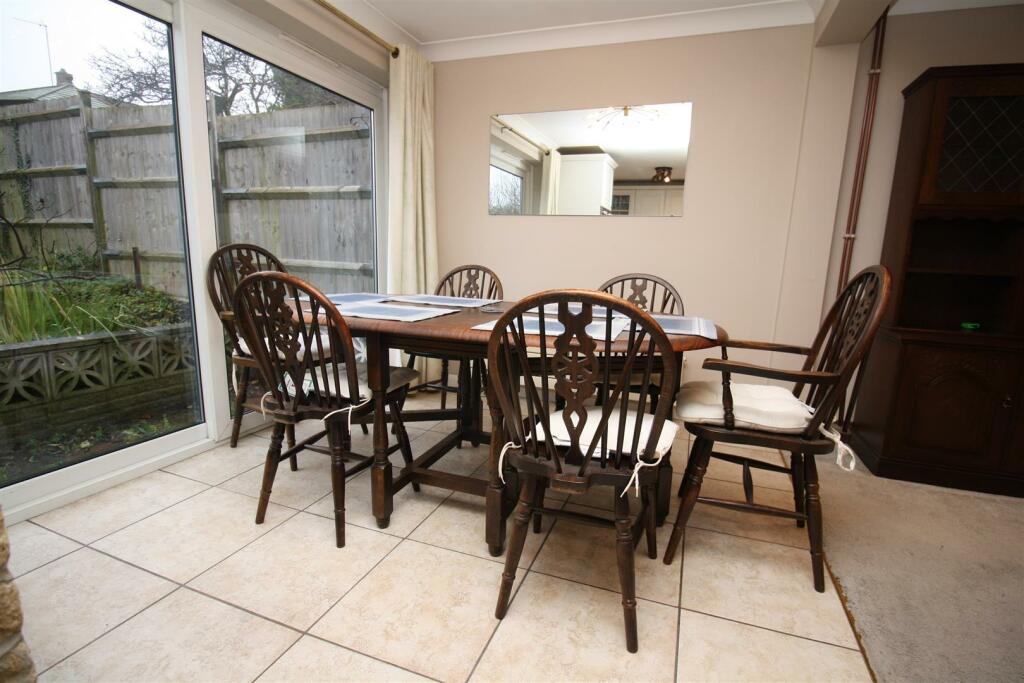 108 Melrose dining area b.JPG