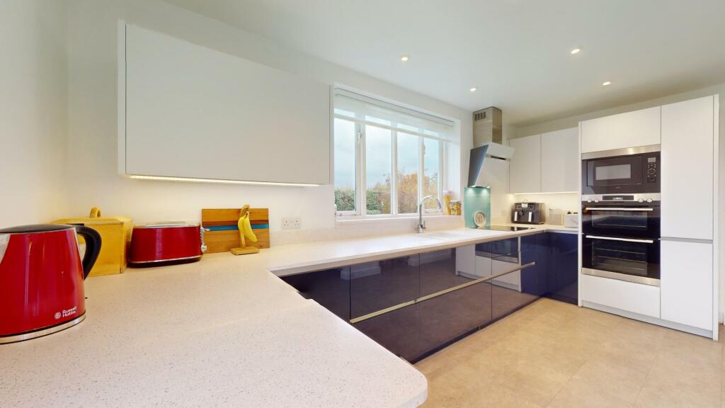 KITCHEN/BREAKFAST ROOM