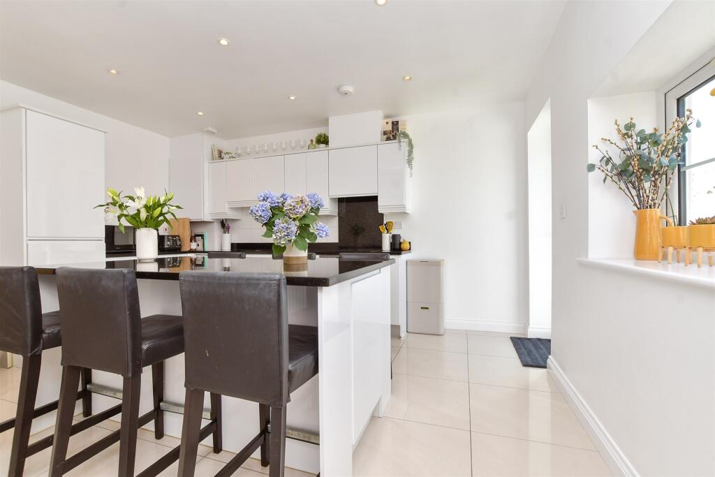 Living Room / Kitchen