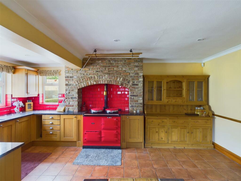 KITCHEN/BREAKFAST ROOM