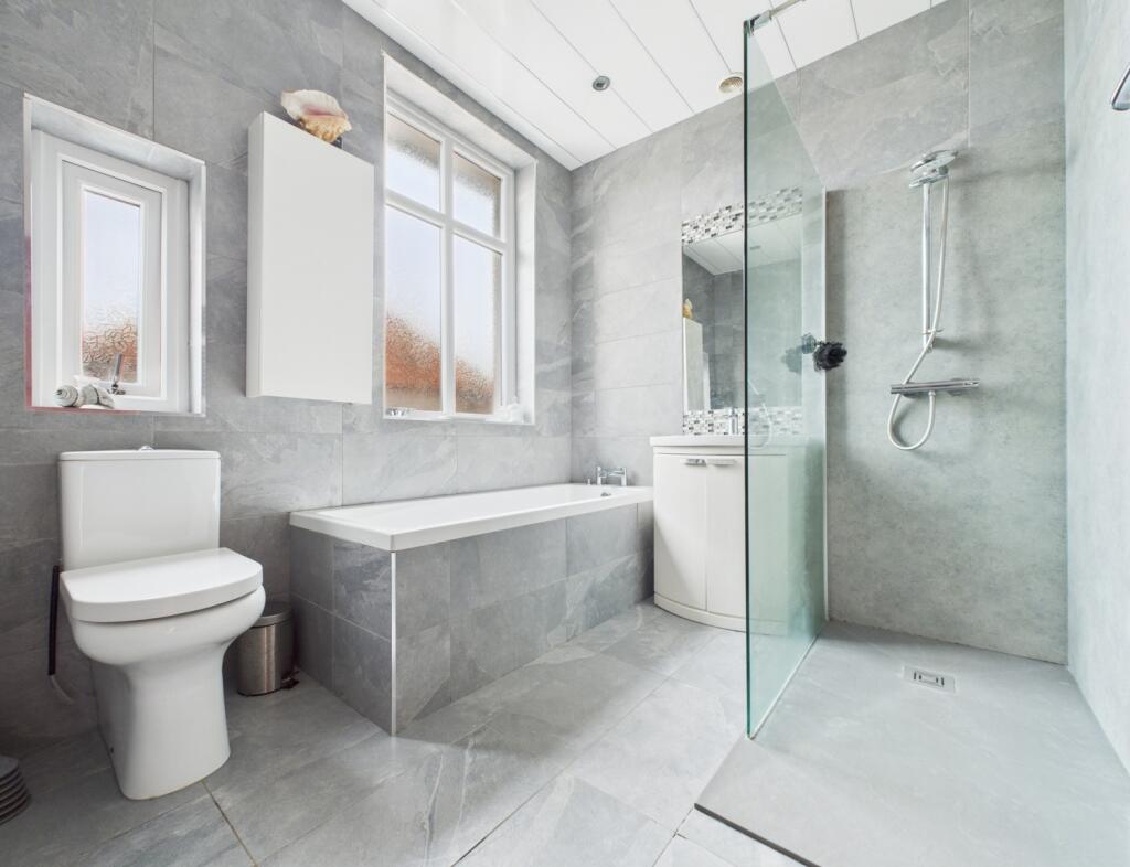 CAM02195G0-PR0081-STILL033