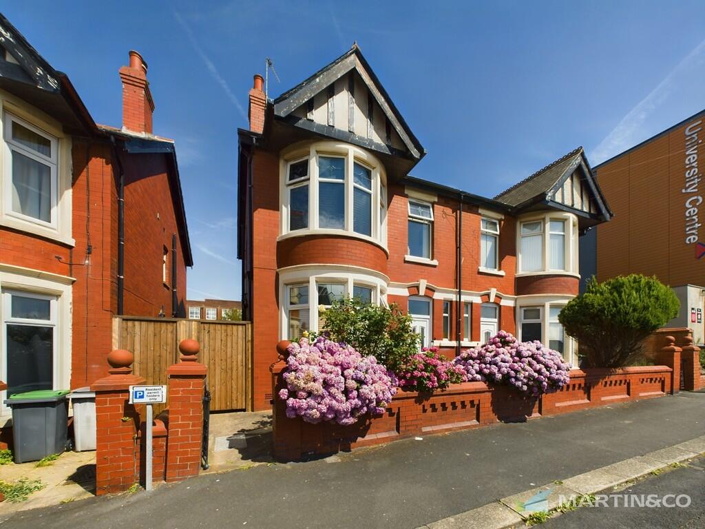 CAM02318G0-PR0300...