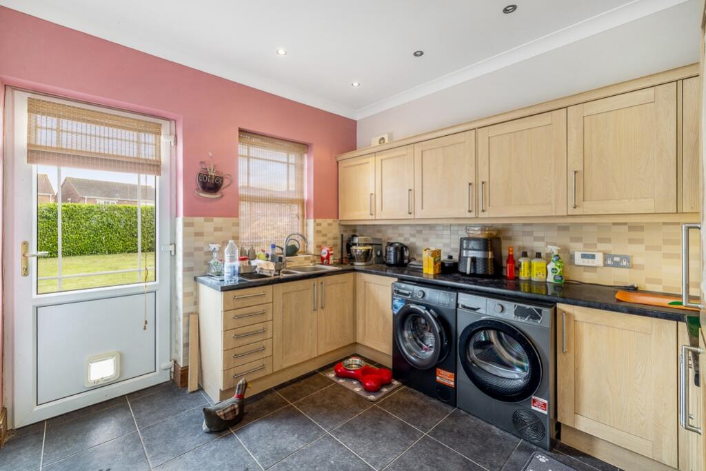 2 Manor Drive (Skegness)-27