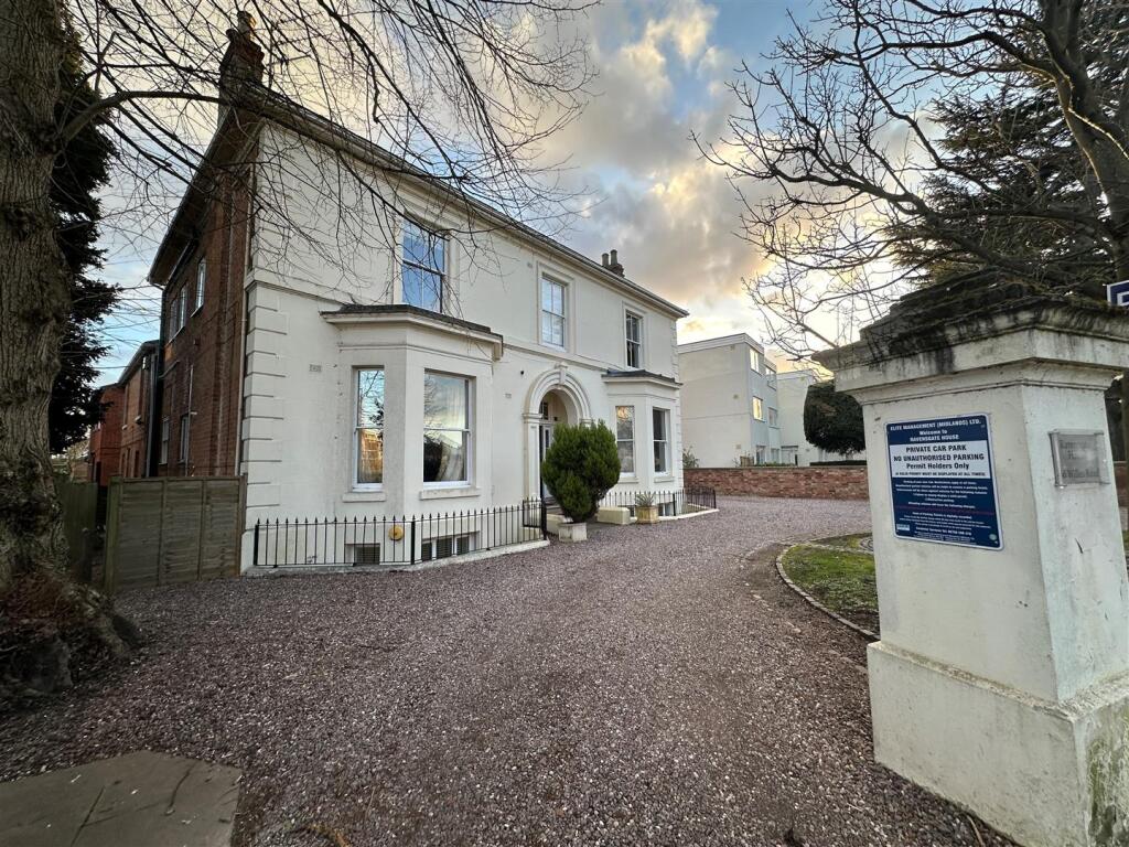 flat 4 garden flat.jpg