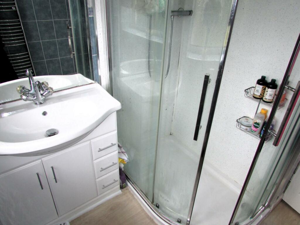 CliftonSt42bath.JPG