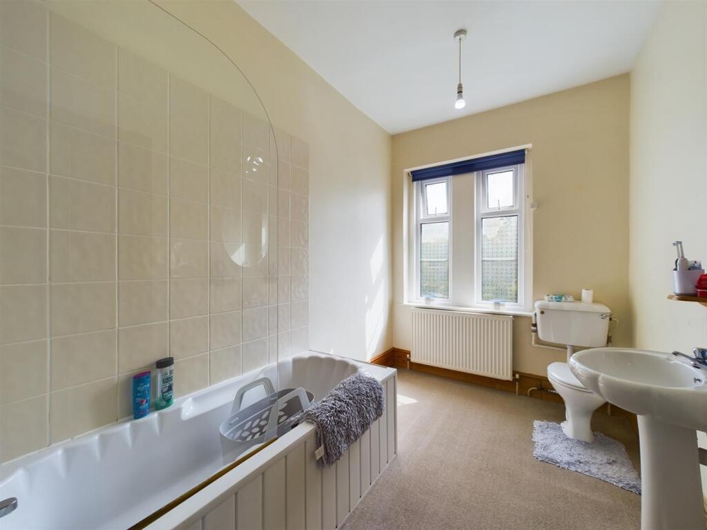 Flat 2 - Bathroom