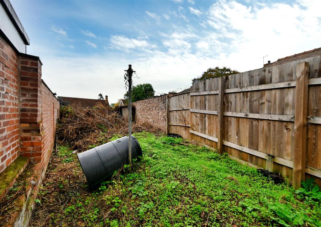 16 St Leonards Close-11.jpg