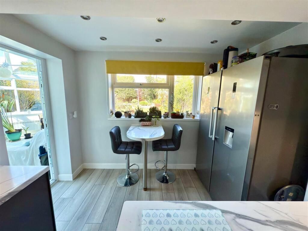 BREAKFAST AREA.jpg