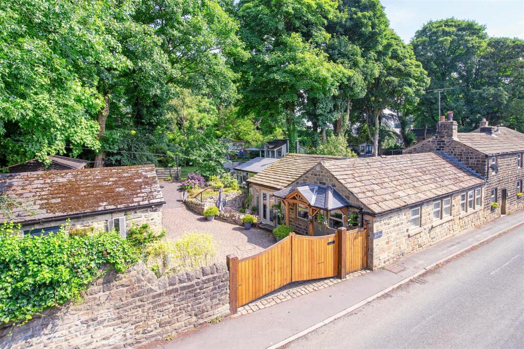 Pinfold Cottage new main.jpg