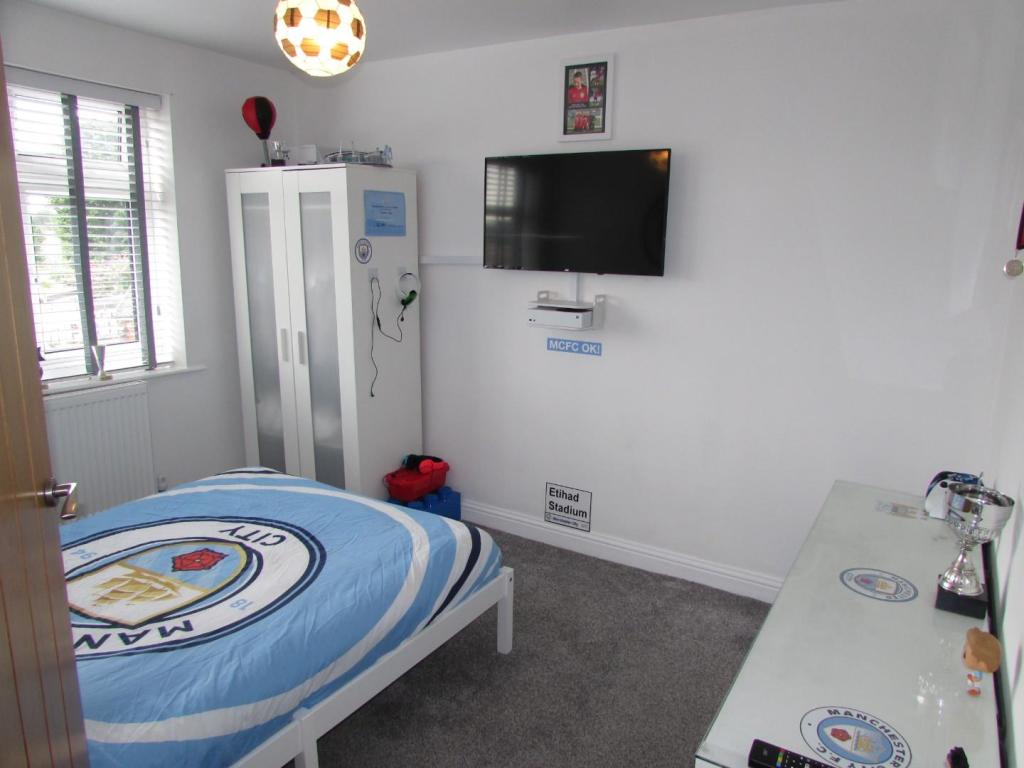 NewtonRd33bed2.JPG