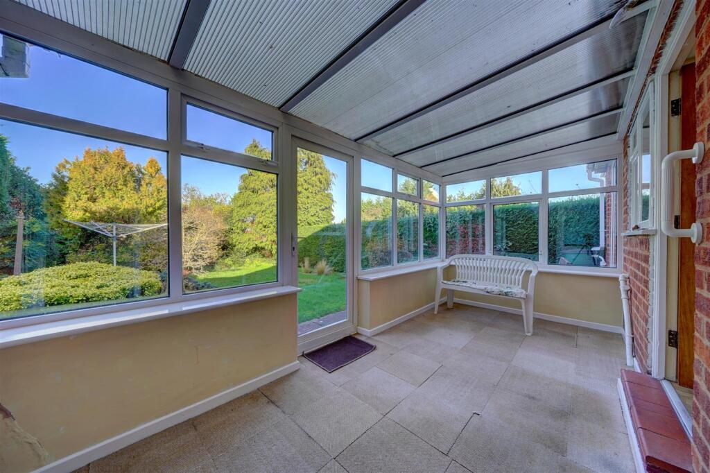 31 Hazelwood Close (10).jpg